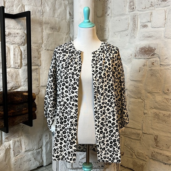 Hayden | Black&White Floral Button Up Blouse - Picture 3 of 9